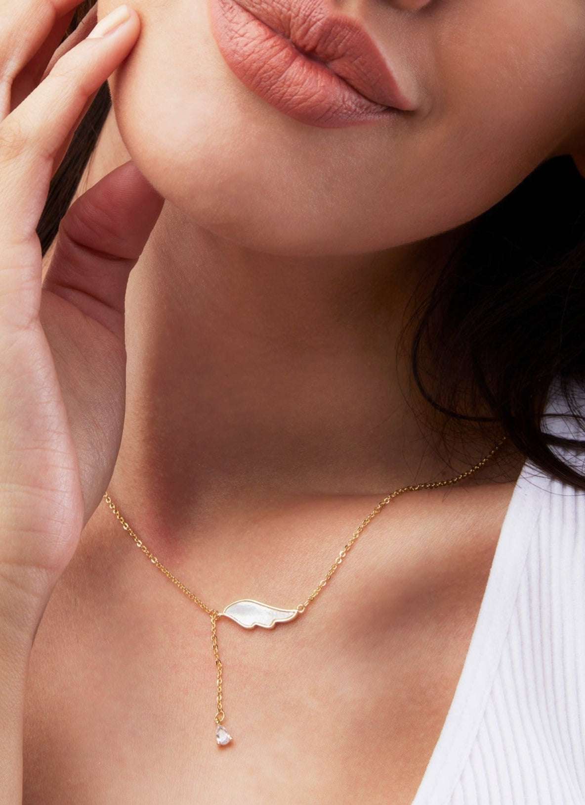 Wing Shell Tear Drop Pendant Necklace