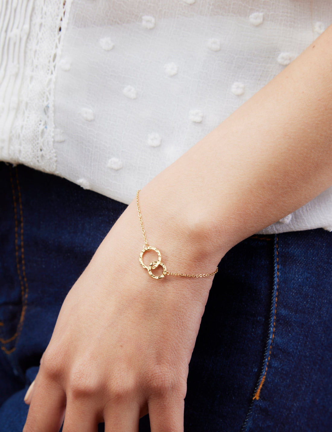 Delicate double circle bracelet