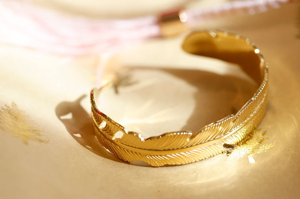 Gold plated open leaf bracelet 