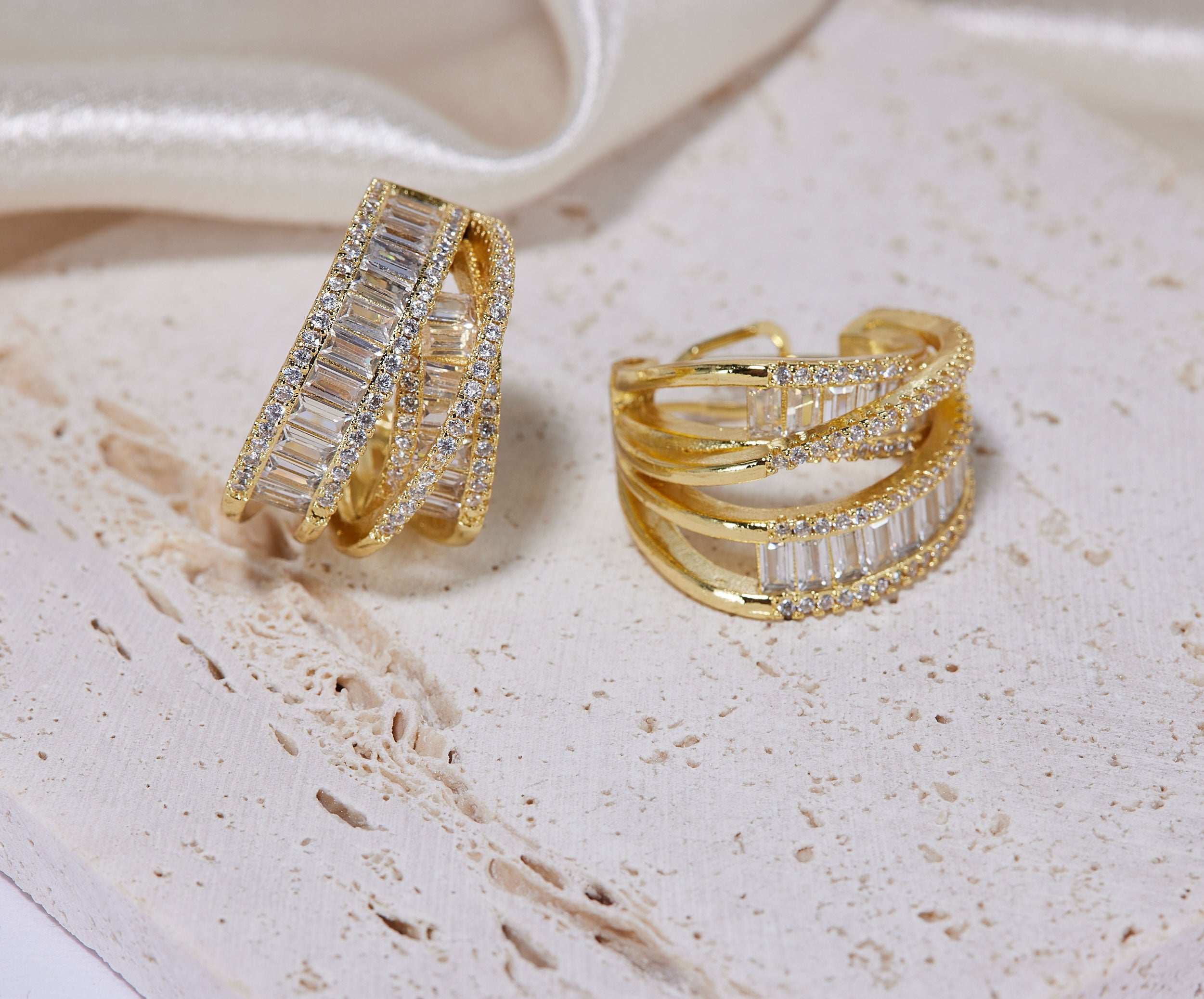 Gold plated earring, zircon diamond
Luxury wear
Elegant
Bridesmaid
Bridal jewelry
Mother’s Day
Best Friend 
Gift for her 