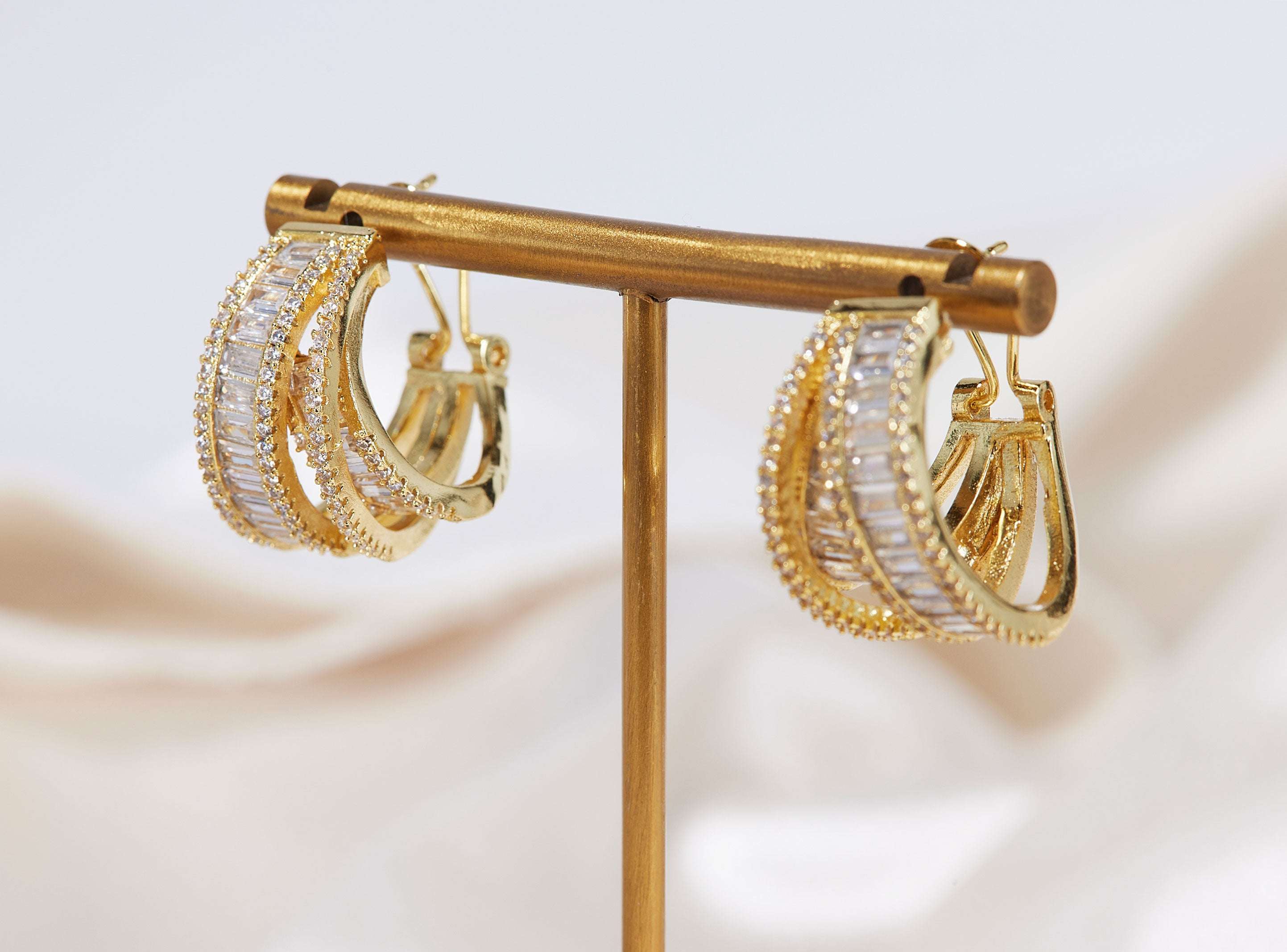 Gold plated earring, zircon diamond
Luxury wear
Elegant
Bridesmaid
Bridal jewelry
Mother’s Day
Best Friend 
Gift for her 