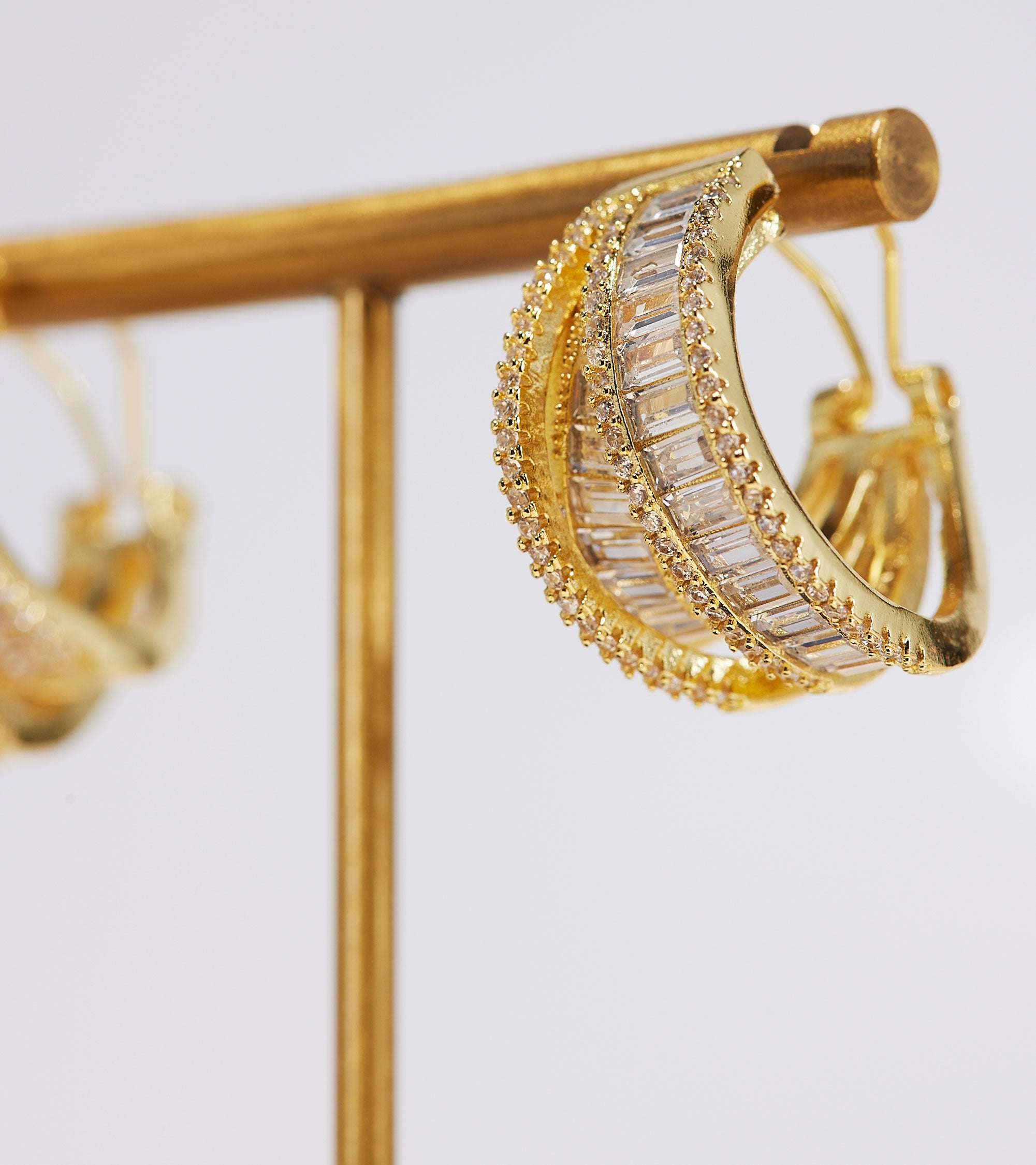 Gold plated earring, zircon diamond
Luxury wear
Elegant
Bridesmaid
Bridal jewelry
Mother’s Day
Best Friend 
Gift for her 