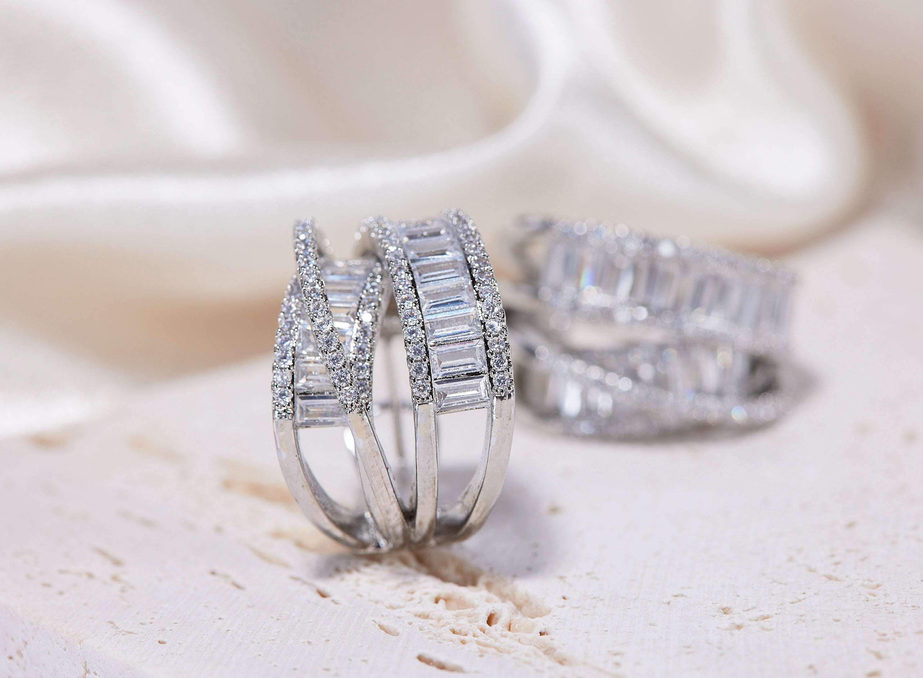 Gold plated earring, zircon diamond
Luxury wear
Elegant
Bridesmaid
Bridal jewelry
Mother’s Day
Best Friend 
Gift for her 
Silver plated 
Hoop earring
