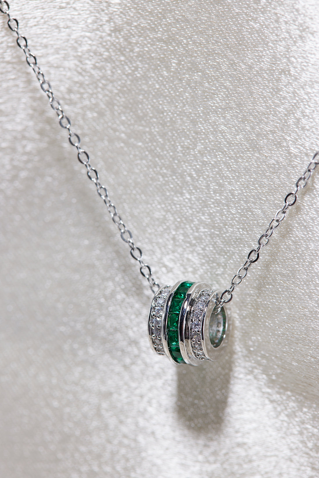 Tessa - O shaped necklace green zircon