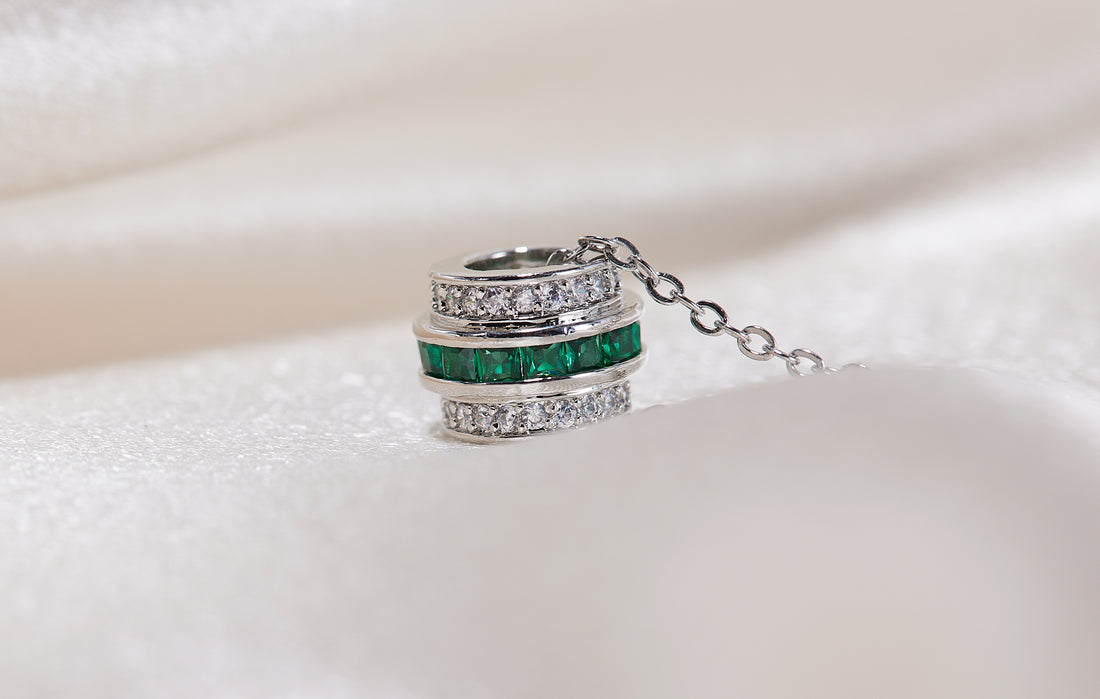 Tessa - O shaped necklace green zircon