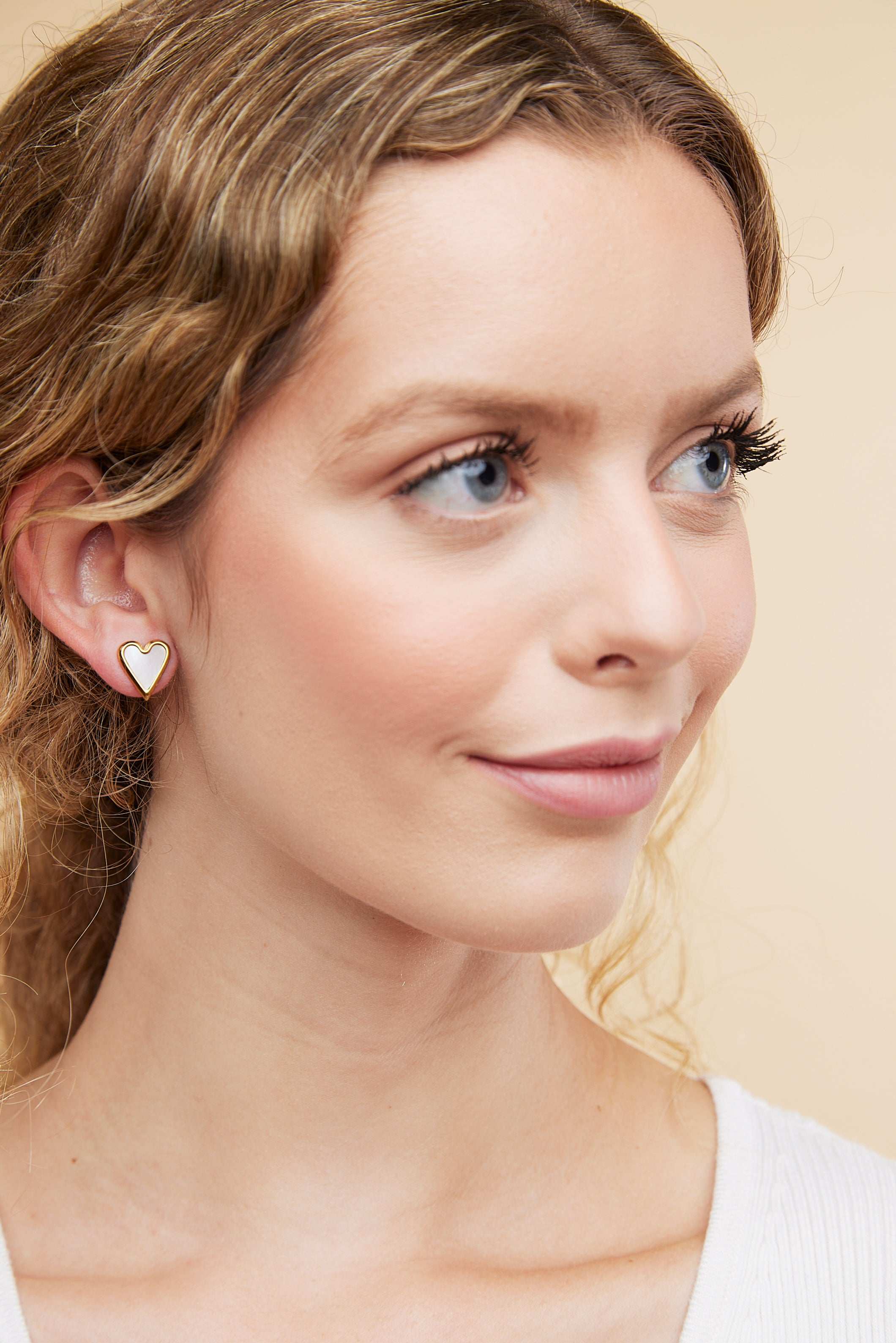 Glimmer Love White Natural Shell Heart Stud Earring